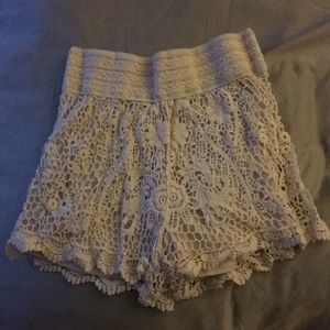 Cream Detailed Shorts